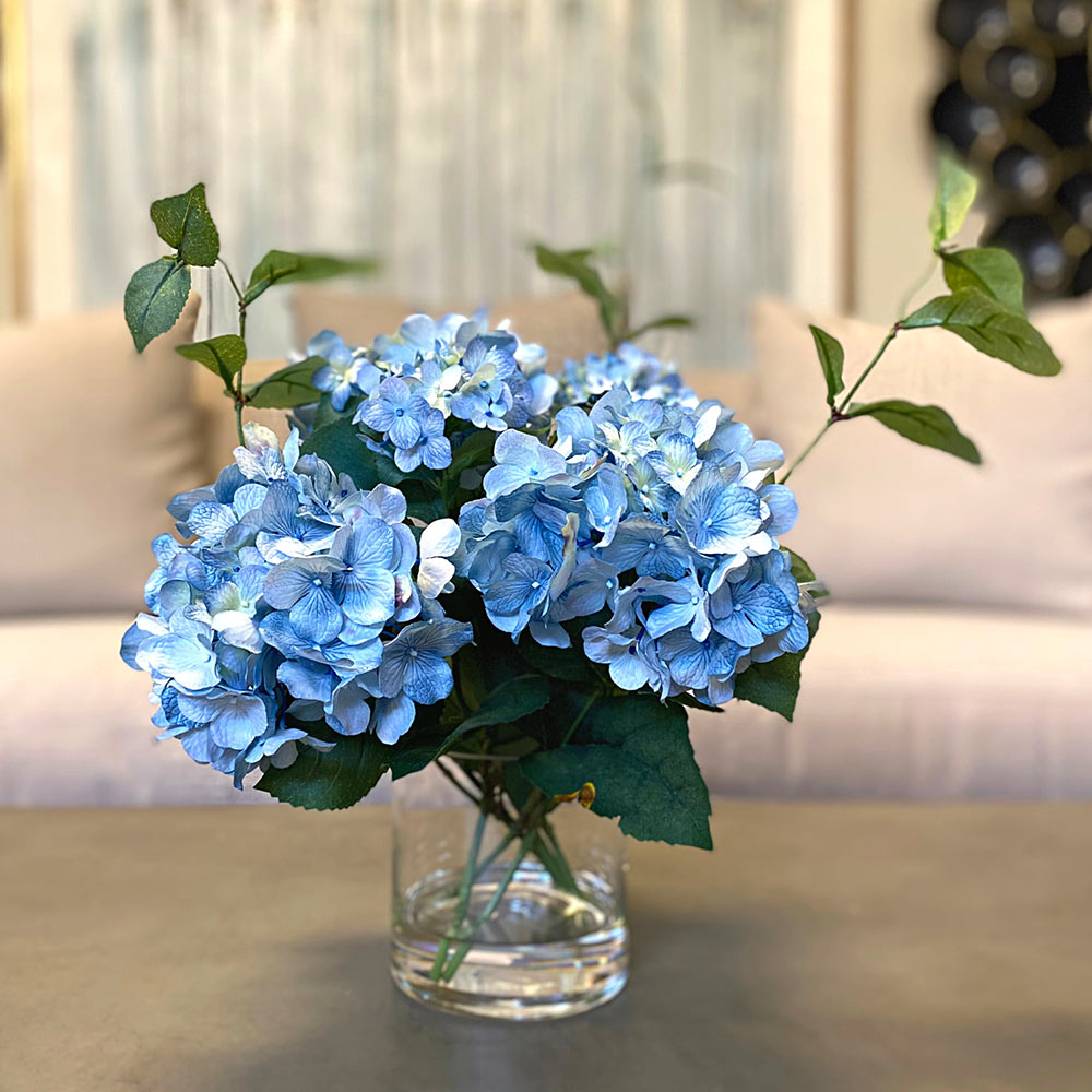 Creative Displays Hydrangea Arrangement in a Clear Glass Vase