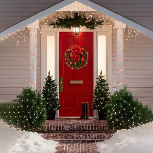 32" Holiday Wreath with Ornaments, Berries and a Bow