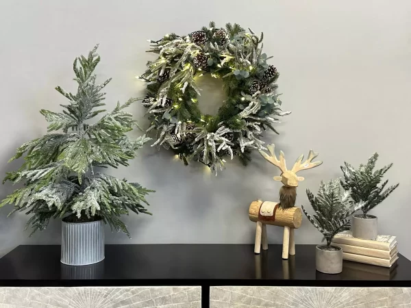 32" Holiday Wreath with Evergreen, Eucalyptus and Lights